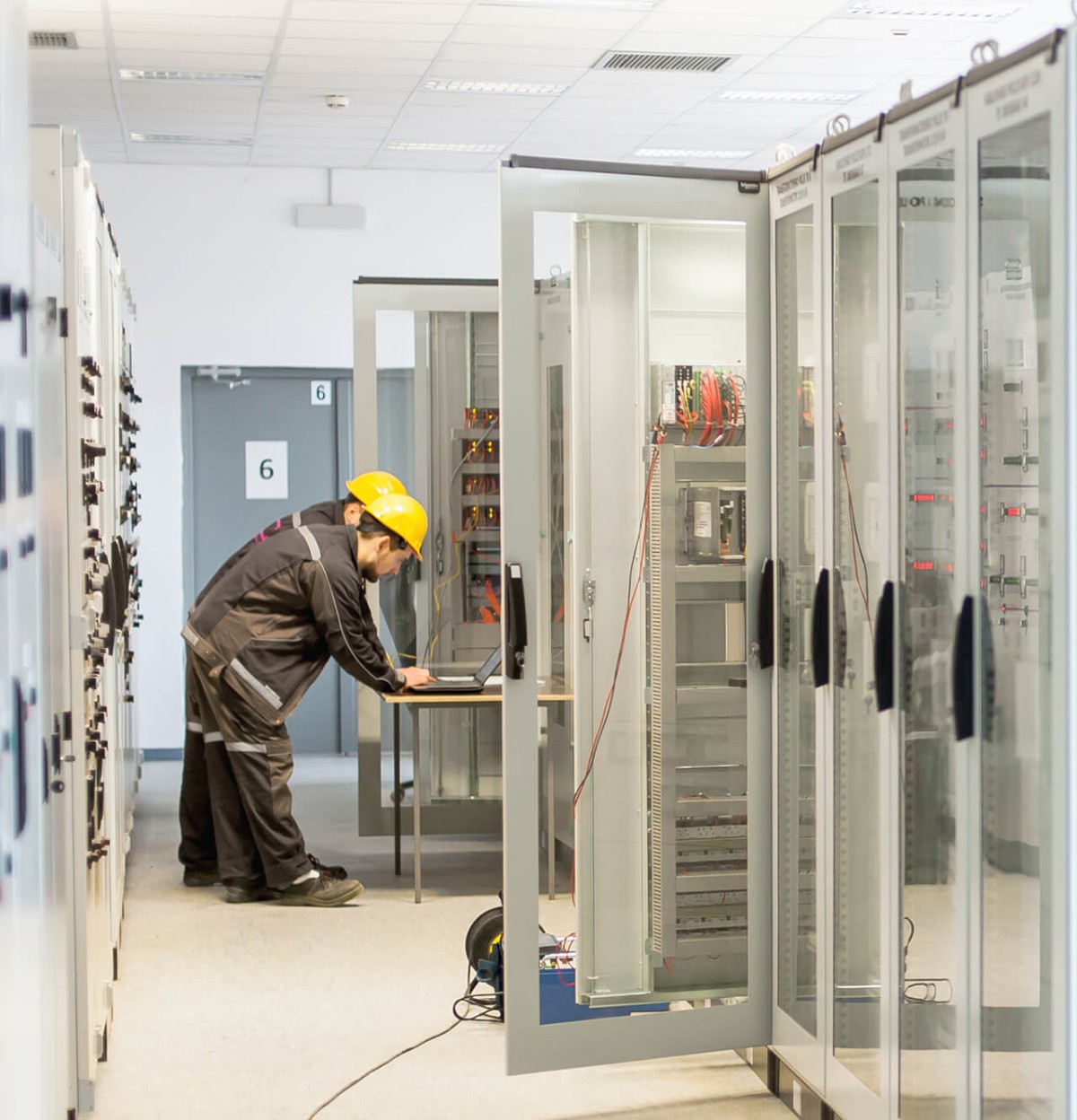 Elektroinstallateure bei der Arbeit